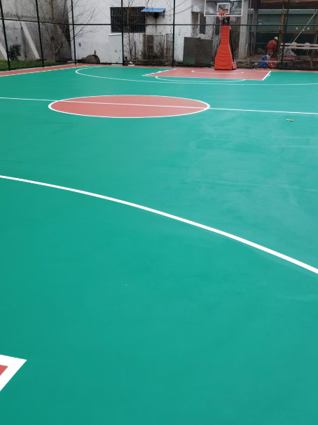 张家港 球场长期使用易出现地面开裂
